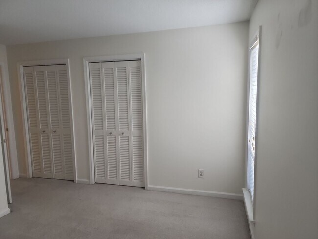 Building Photo - 4100 Sedgewood Dr