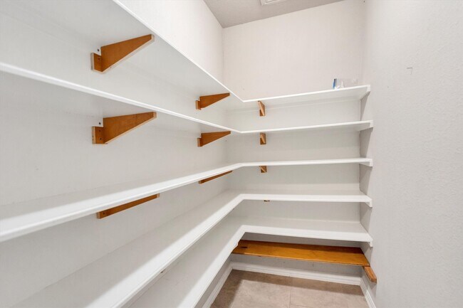 Building Photo - 6723 Mossridge Dr