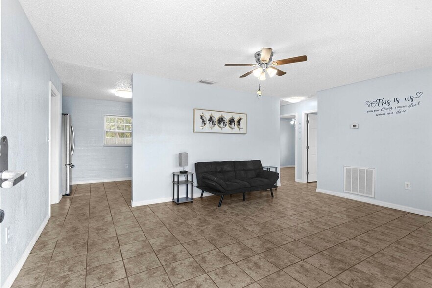 Primary Photo - 3150 W Carmine Rd