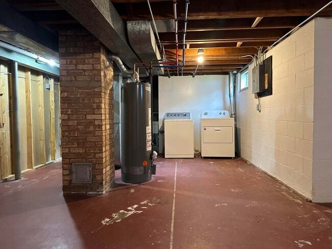 Building Photo - 8150 Greenwood Ave