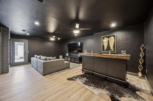 Building Photo - 2833 Meadowbrook Dr