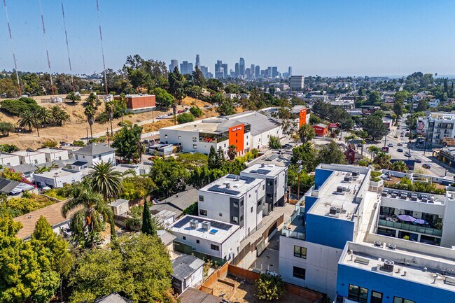 Building Photo - 2129.2 Aaron St