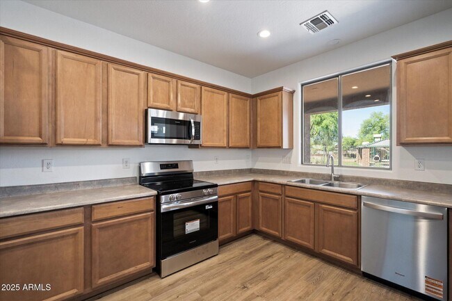 Building Photo - 7812 S 71st Ave