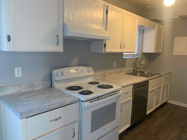 Building Photo - 2528 Taylor Ln