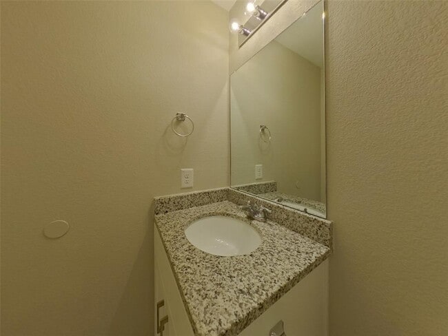 Building Photo - 15684 Del Norte Dr