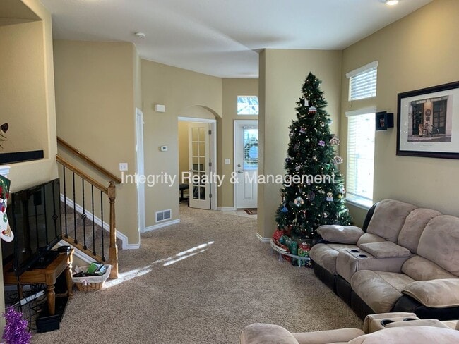 Building Photo - 3025 Redhaven Way