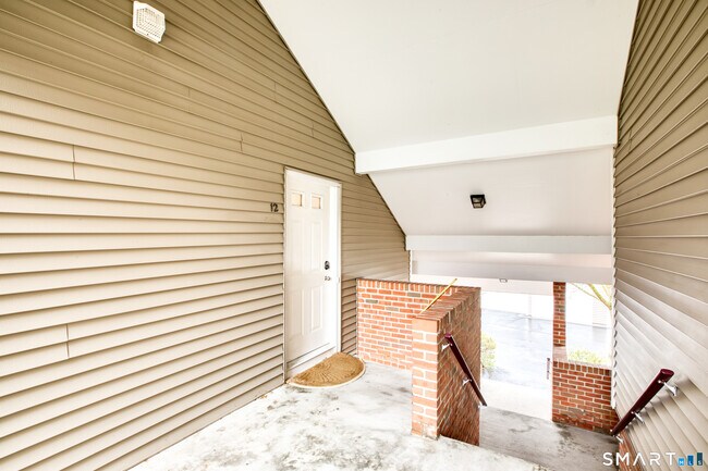 Building Photo - 51 Old Kings Hwy