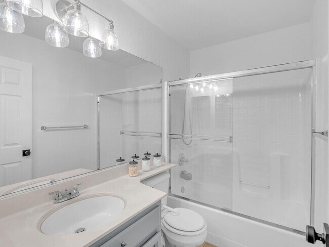 Building Photo - 3-Bed Bright Morgan Hill Home in a Desirable Neighborhood