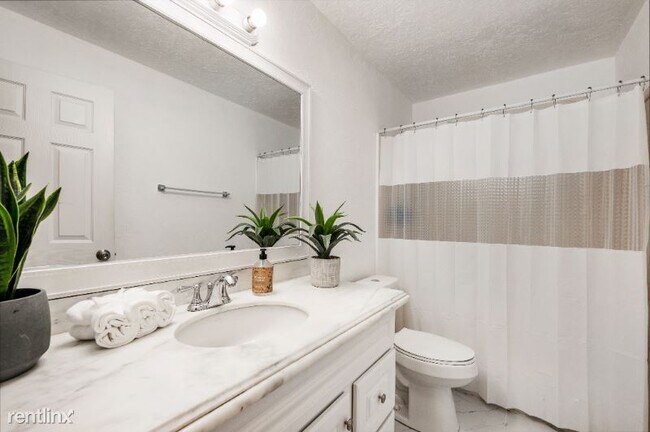 Building Photo - 5 br, 2 bath House - 3747 W Gandalf Dr