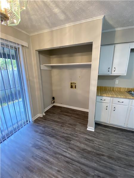 Building Photo - 2303 Beaumont Dr