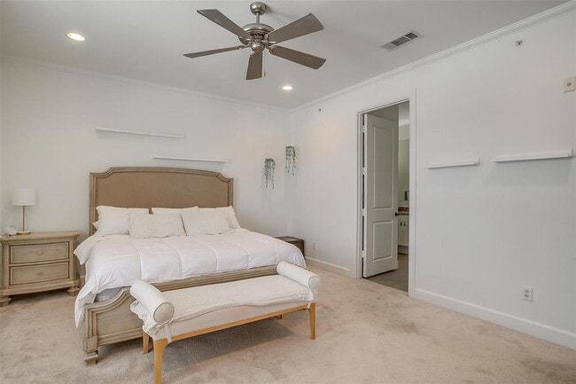 Building Photo - Totmnville