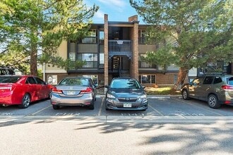 Building Photo - Coming Soon! 1 BR/1BA | Cozy Condo | Private Lake| In Boulder!