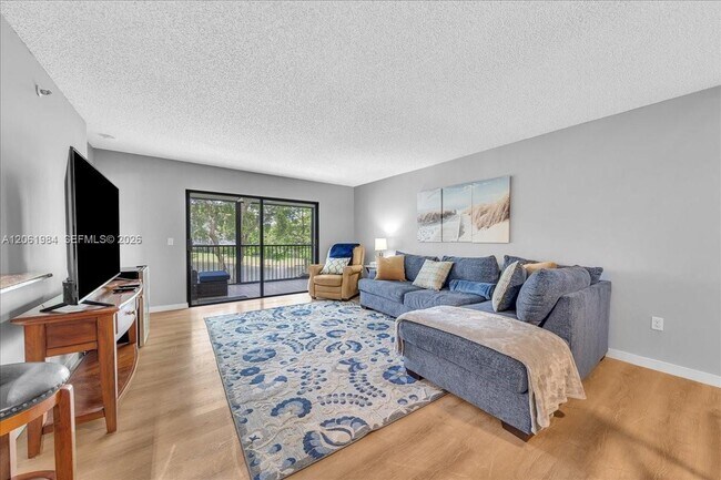 Building Photo - 2240 N Cypress Bend Dr