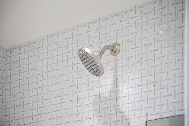 Building Photo - 6587 N Palmeraie Blvd