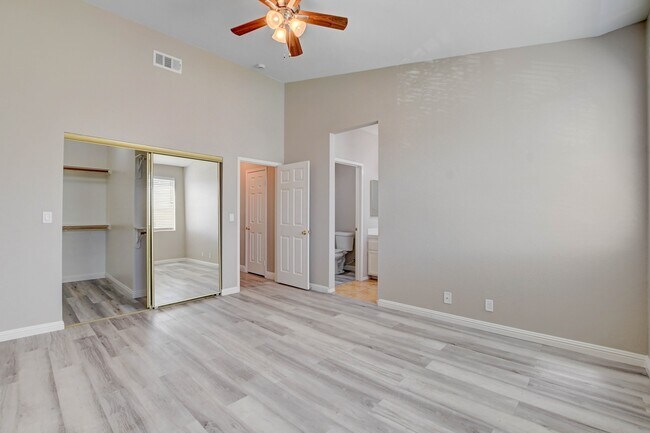 Building Photo - 5155 W Tropicana Ave