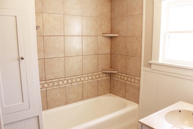 Building Photo - Charming 1.5-Story Home in Winfield – 3 Be...