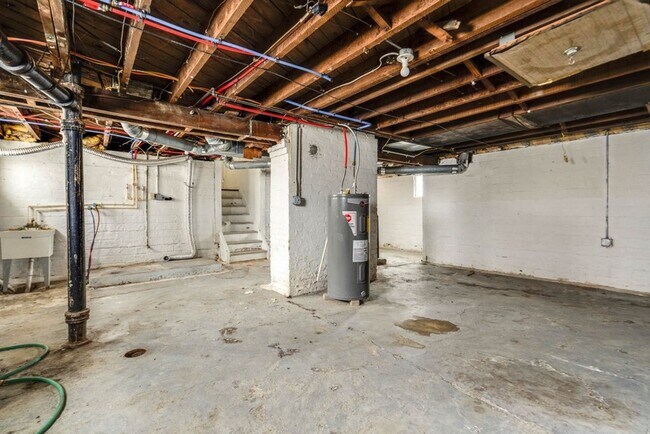 Building Photo - Charming University Heights Single Family ...