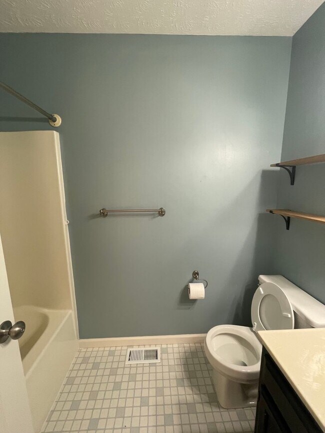 Building Photo - 3-Bedroom Cedar Bluff home available Now!!