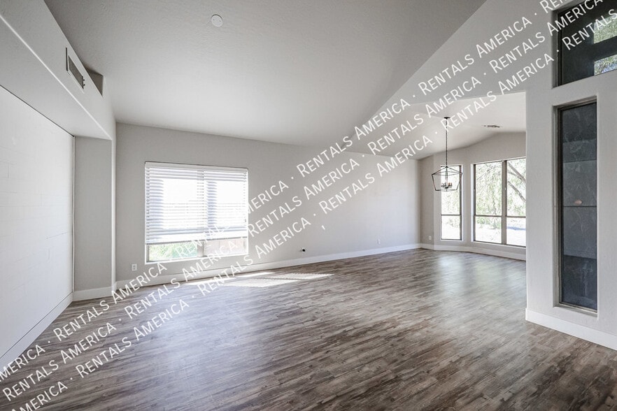 Building Photo - 2355 N Travis Cir