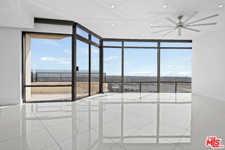 Building Photo - 4267 Marina City Dr