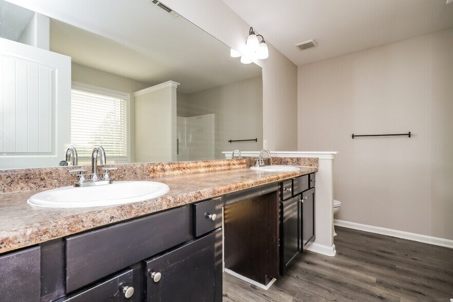 Building Photo - 1104 Jury Ct