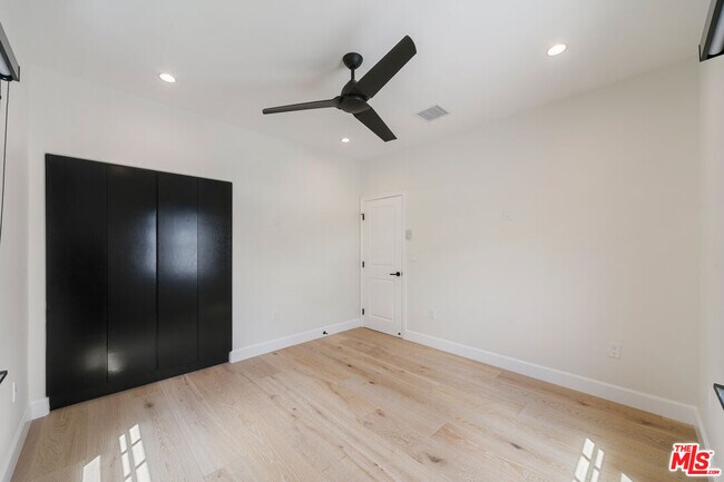 Building Photo - 458 N Sierra Bonita Ave