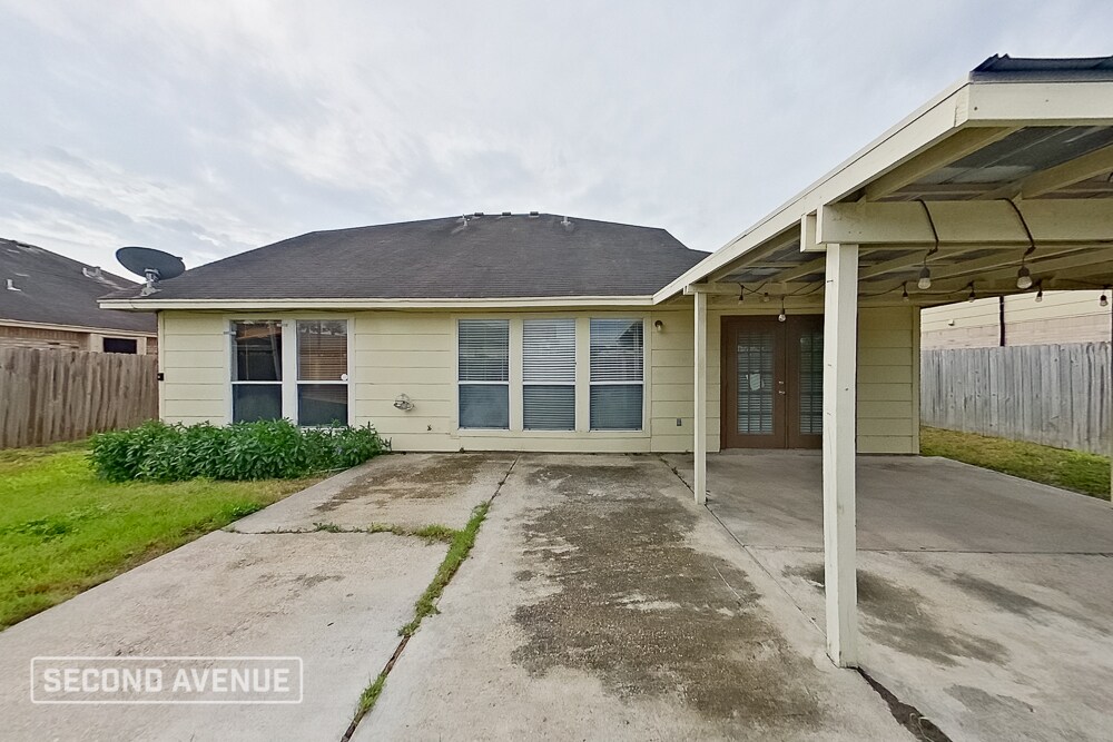 Building Photo - 5110 Spring Brook Dr