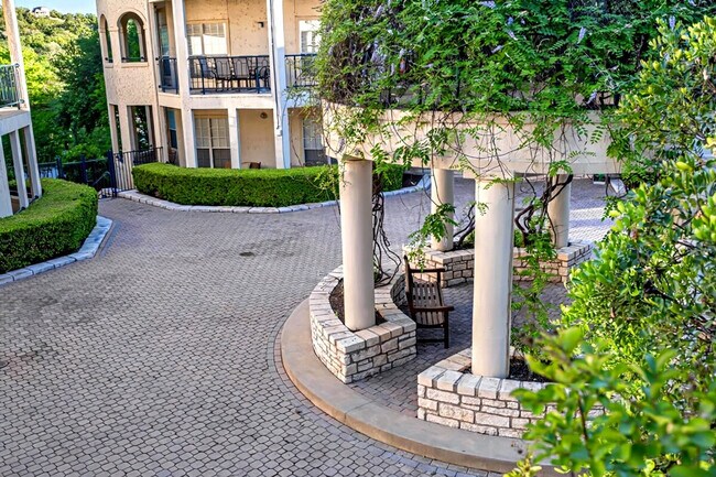 Building Photo - 3404 American Dr