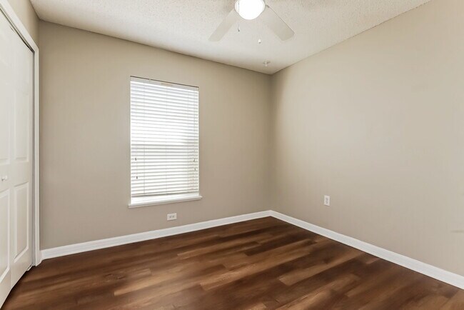 Building Photo - 10555 Opus Dr