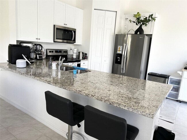 Building Photo - 8951 Madrid Cir