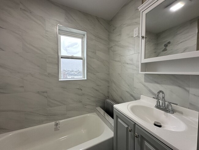 Building Photo - 618 Carlock Ave