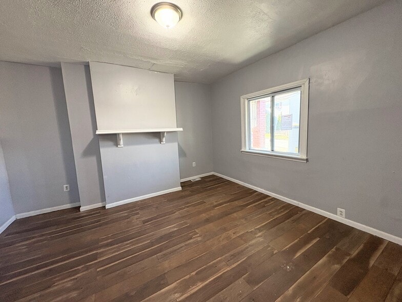 Building Photo - 1020 Lakewood Ave