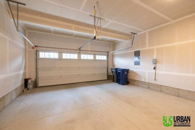 Building Photo - 12406 E Dickens Ln