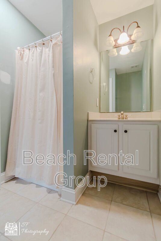 Building Photo - 516 Hillside Dr S