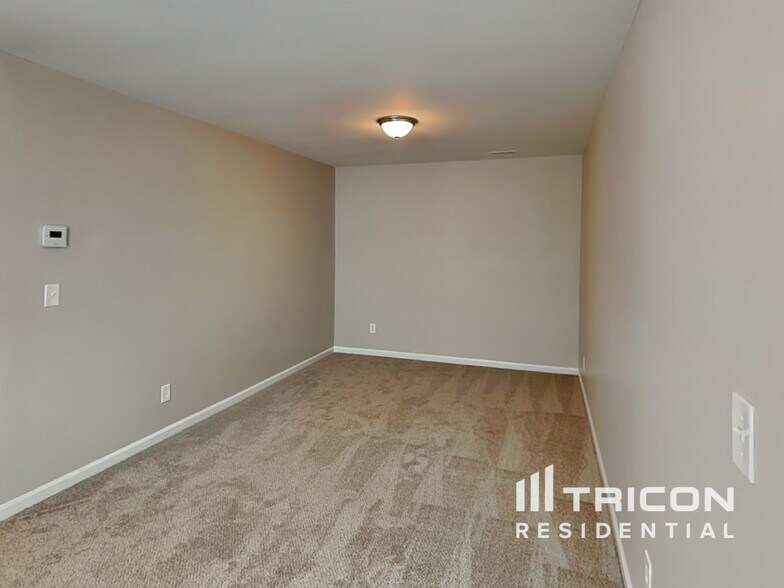 Building Photo - 120 Altondale Dr