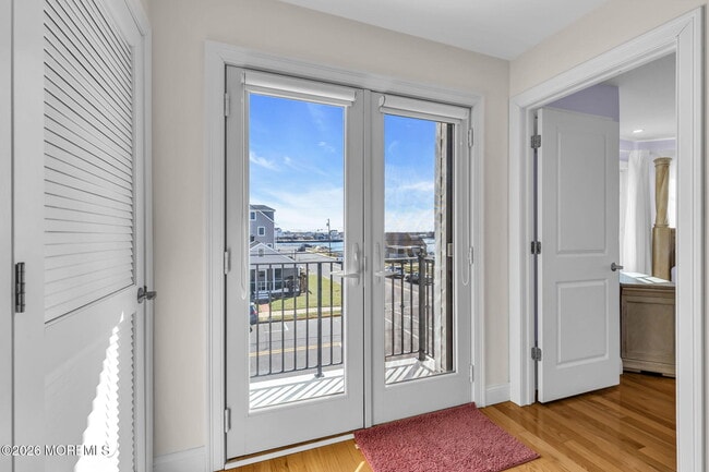 Building Photo - 550 Whiting Ave