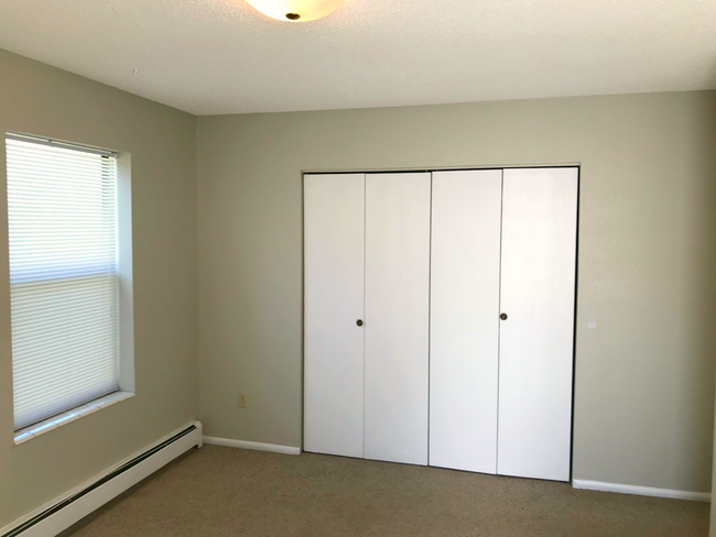 Building Photo - Spacious Condo in Secured Building – Prime...
