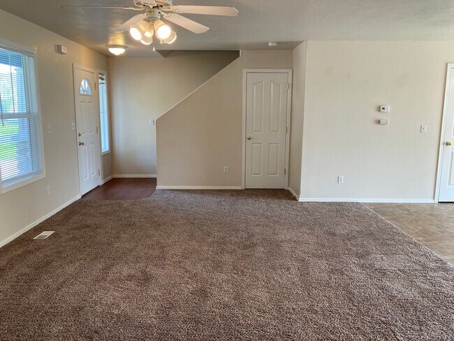 Building Photo - 3137 W Pudu St