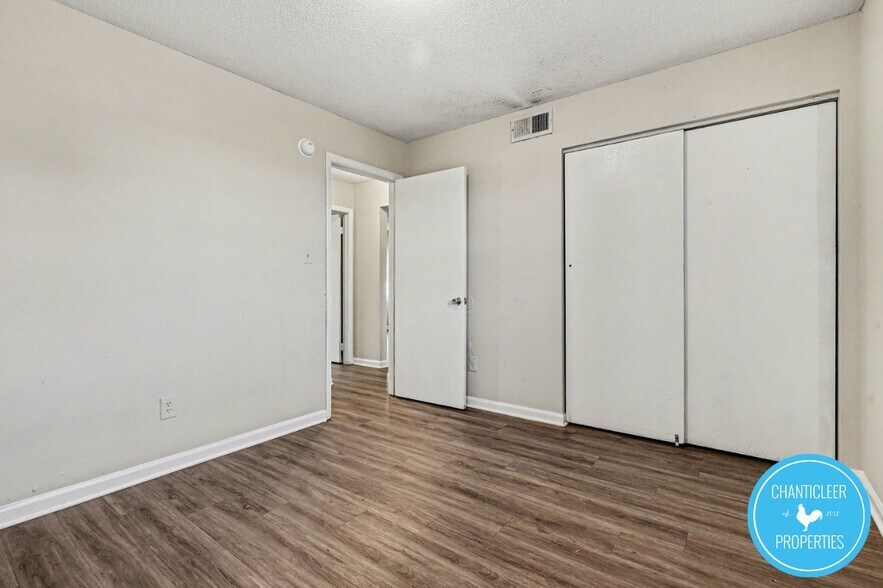 Building Photo - 115 Florence St