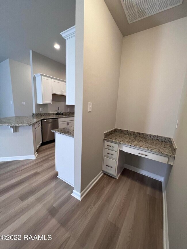 Building Photo - 304 Tall Meadows Ln