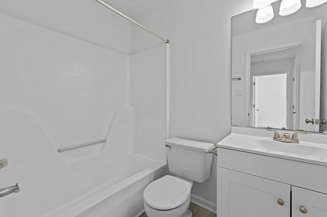 Building Photo - 614 Hilltop Dr