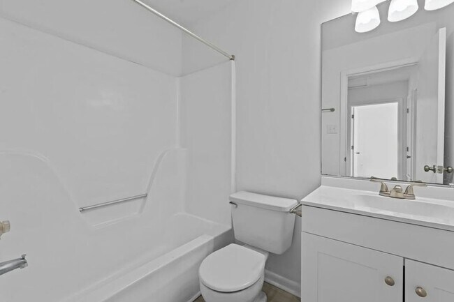 Building Photo - 615 Hilltop Dr