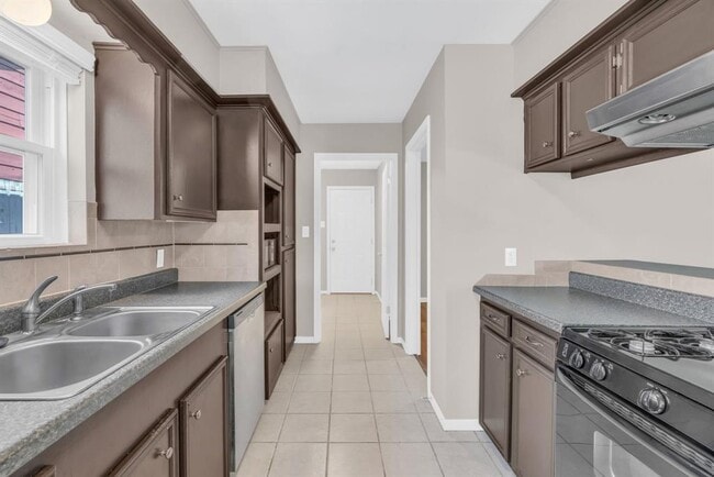Building Photo - 22315 Walnut Valley Dr