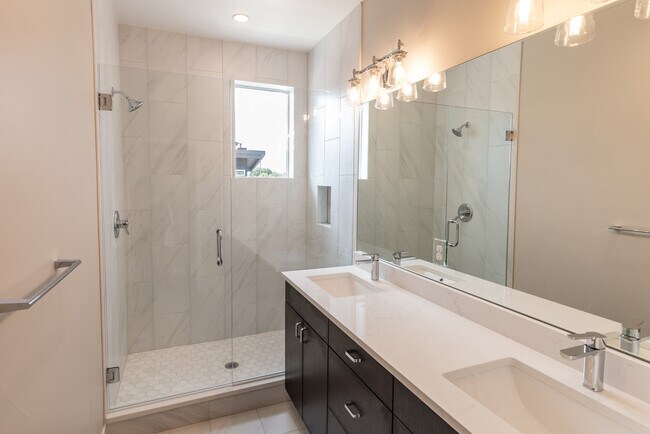 Building Photo - 1294 Stuart St