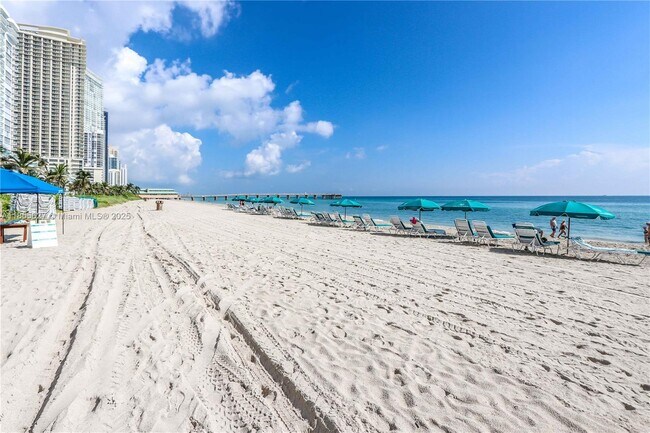 Building Photo - 16500 Collins Ave