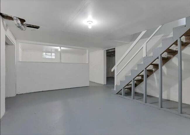 Building Photo - 2975 Howey Rd