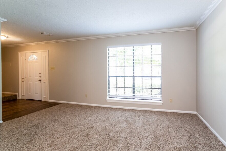 Building Photo - 2607 Hidden Garden Dr