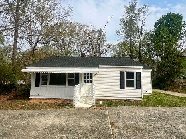 Building Photo - Three bedroom, 1 bath home in Burlington