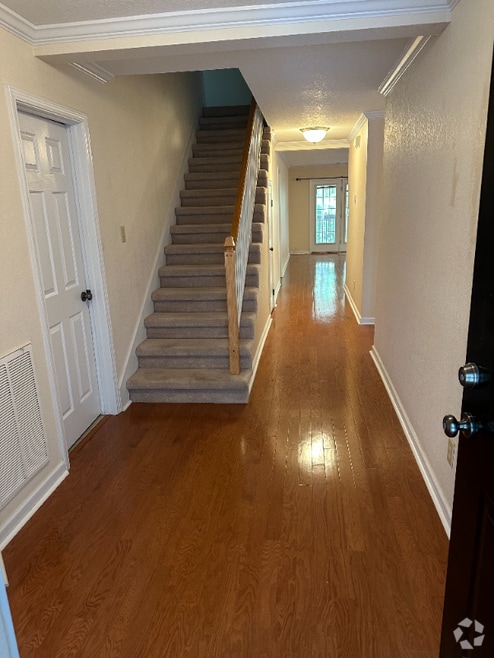 Building Photo - 568 Brookshire Way