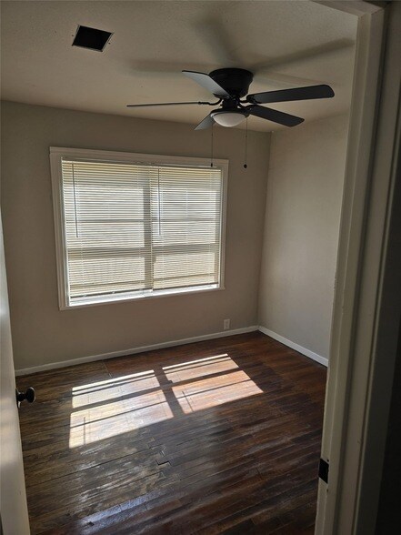 Building Photo - 3006 Dacca Dr